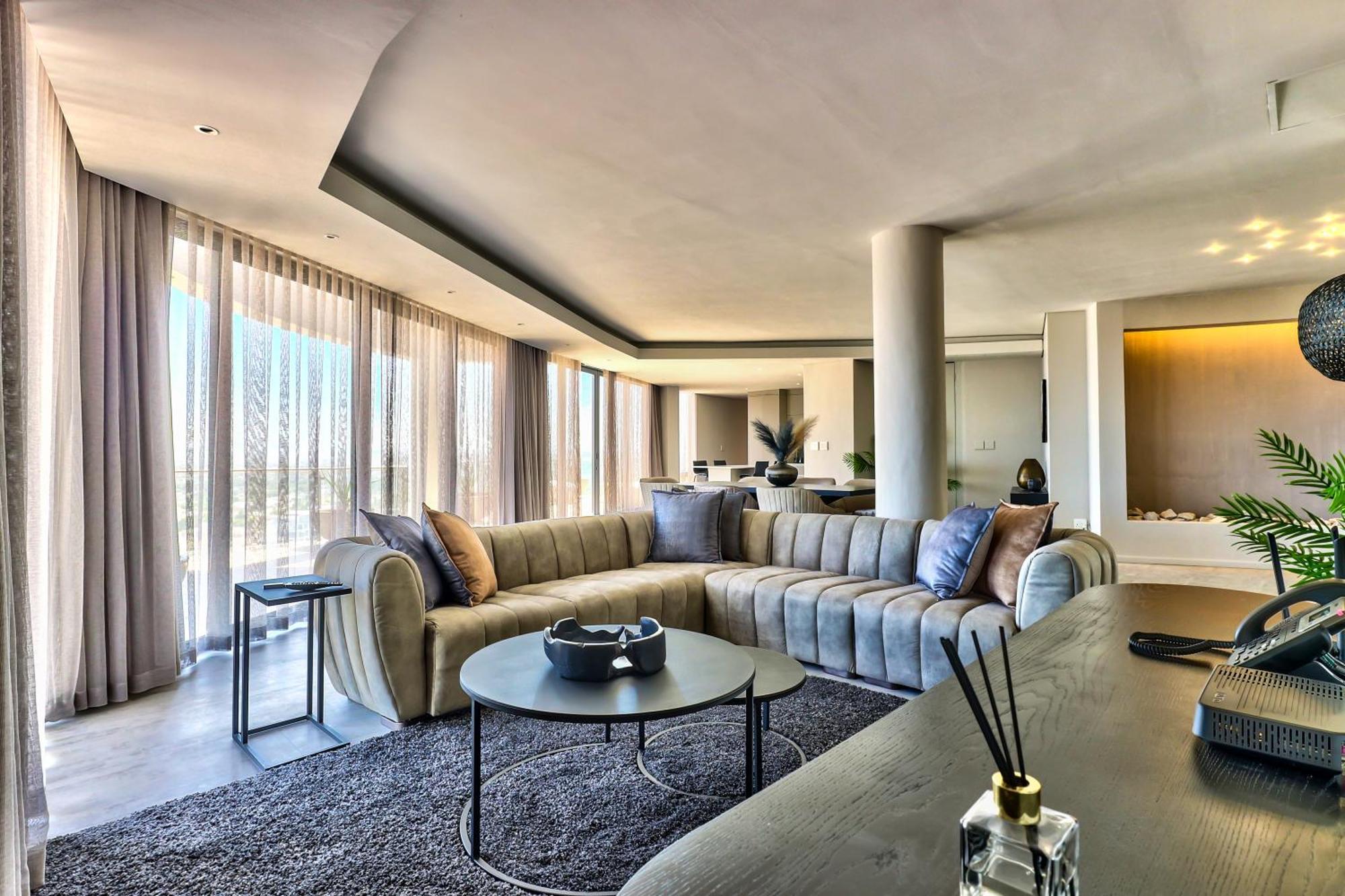 Aquarius Luxury Suites Bloubergstrand Buitenkant foto