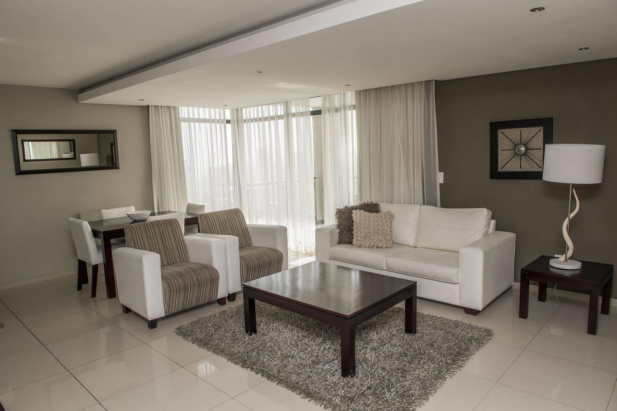 Aquarius Luxury Suites Bloubergstrand Buitenkant foto