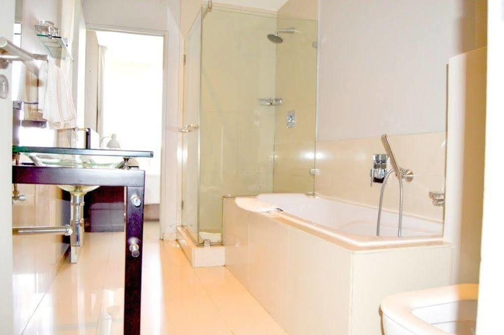 Aquarius Luxury Suites Bloubergstrand Buitenkant foto